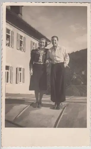 (F21906) Orig. Foto Bad Reichenhall, Frauen auf Dach eines Hauses 1939