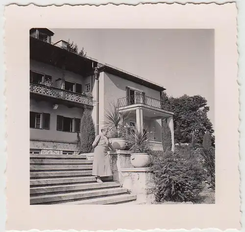 (F21886) Orig. Foto Bad Reichenhall, Frau am Feuerwehrheim 1938