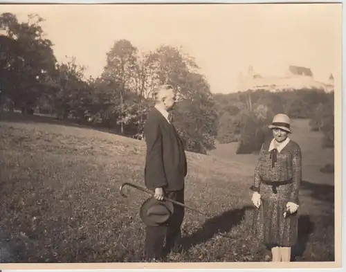 (F21849) Orig. Foto Personen im Freien, Spaziergang b. Veste Coburg 1920er