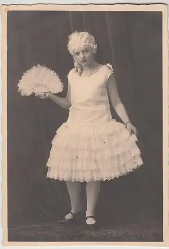 (F21842) Orig. Foto junge Frau Betty im Kleid, Maskenball 1926