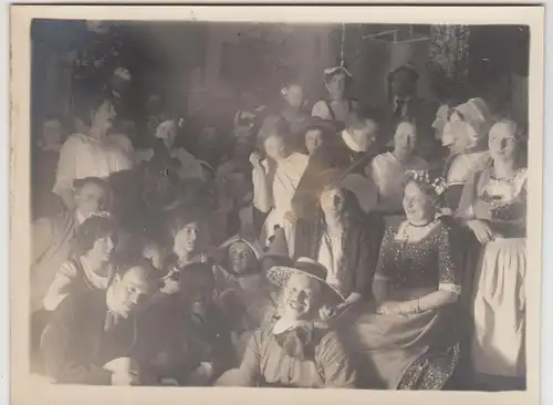 (F21790) Orig. Foto Personen in Verkleidung i.e. Gasthof in Ansbach 1913