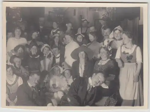 (F21789) Orig. Foto Personen in Verkleidung i.e. Gasthof in Ansbach 1913