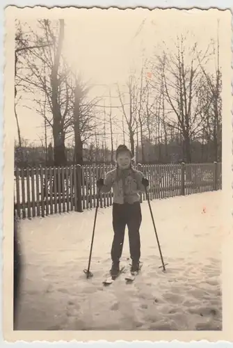 (F21733) Orig. Foto Mädchen mit Skiern im Freien 1942
