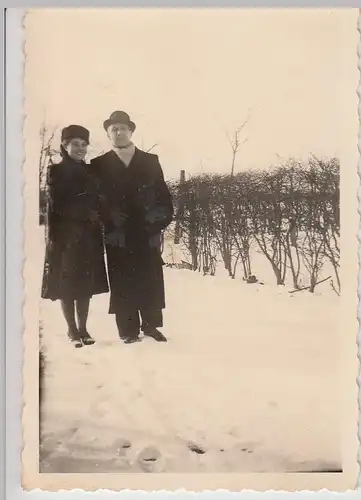 (F21730) Orig. Foto Paar spaziert im Winter 1942