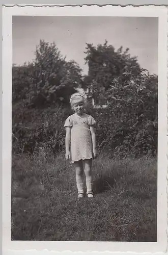 (F21719) Orig. Foto Mädchen Margot im Freien 1939
