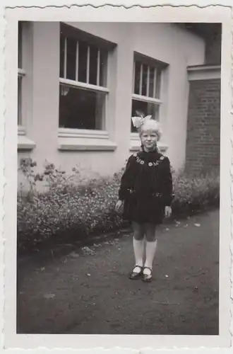 (F21718) Orig. Foto Mädchen Margot m. Schleife im Haar 1940