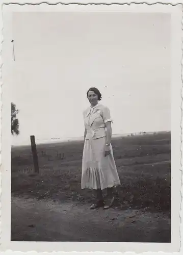 (F21633) Orig. Foto junge Frau im Freien bei Pfalzdorf 1934