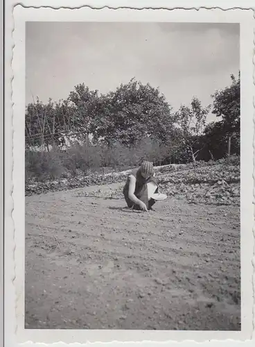 (F21624) Orig. Foto Frau, Bäuerin auf dem Feld 1934