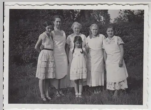 (F21622) Orig. Foto Frauen und Mädchen im Freien 1934