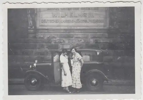 (F21611) Orig. Foto Henrichenburg, Damen m. Automobil a. Schiffshebewerk 1934