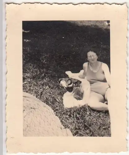 (F21528) Orig. Foto Natters, Frau auf Wiese im Nattersee Bad 1939