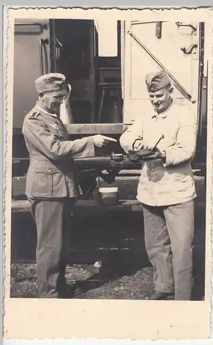 (F21440) Orig. Foto deutsche Soldaten m. Essgeschirr am Personenzug 1938