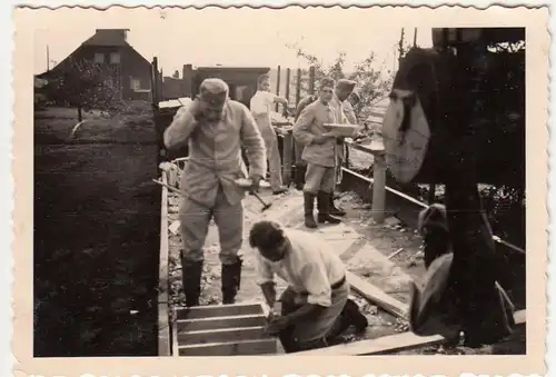 (F21432) Orig. Foto deutsche Soldaten, Holzarbeiten auf Güterzug 1938