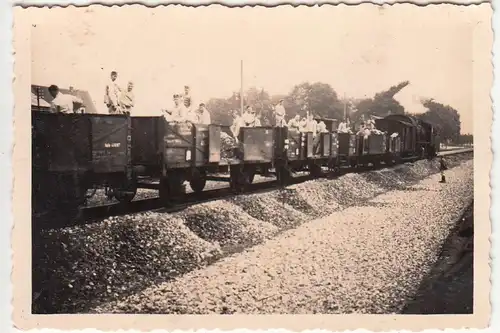 (F21430) Orig. Foto deutsche Soldaten entleeren Güterzug 1938