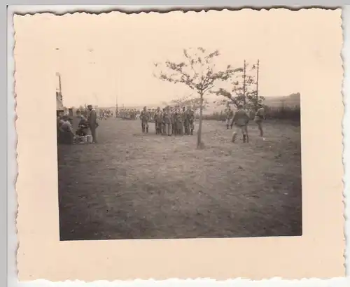 (F21424) Orig. Foto deutsche Soldaten, angetreten im Freien 1938