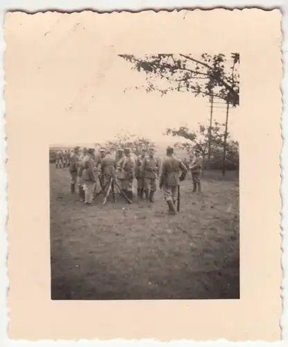 (F21421) Orig. Foto deutsche Soldaten im Freien 1938