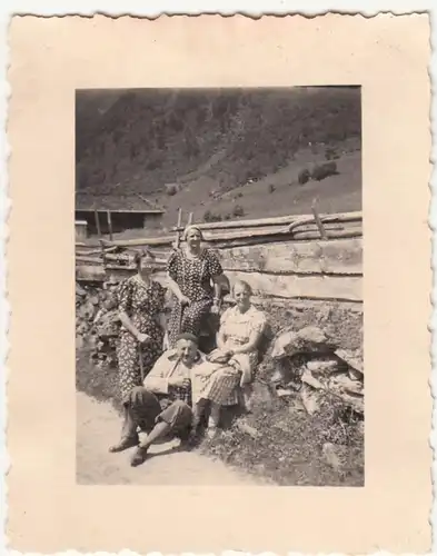 (F21391) Orig. Foto Personen am Wegesrand, Gschnitzer Tal 1938