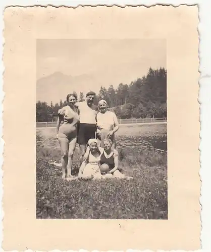 (F21381) Orig. Foto Natters, Personen am Nattersee 1938