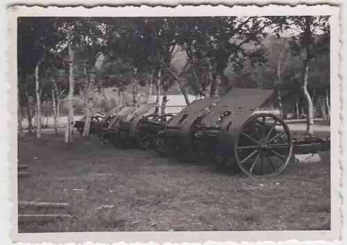 (F2137) Orig. Foto 2.WK, Haubitzen, vermutl. erbeutete Geschütze, 1940er