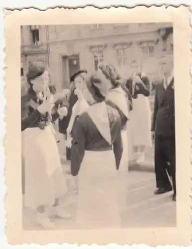 (F21367) O. Foto Berlin, Unter den Linden,Italienerinnen zu Mussolinis Besuch'37