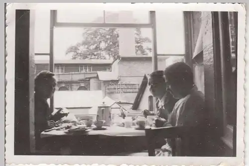 (F21304) Orig. Foto Personen an Kaffeetafel an einer Fabrik 1930er