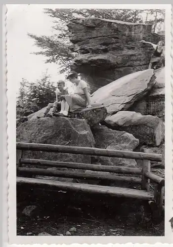 (F21264) Orig. Foto Personen klettern auf Felsen 1930er