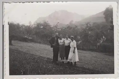 (F21240) Orig. Foto Personen im Freien, Wanderung 1930er