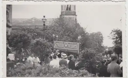 (F21226) Orig. Foto Ettlingen, kirchl. Umzug an der Johanneskirche 1930er