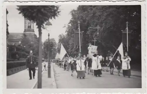 (F21224) Orig. Foto Ettlingen, kirchl. Umzug in der Friedrichstraße 1930er