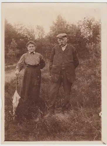 (F21120) Orig. Foto älteres Paar im Freien 1910er