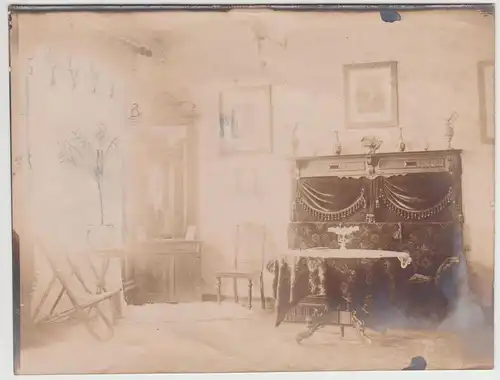 (F21112) Orig. Foto Wohnungseinrichtung 1910, verblasste Partien nachgezeichnet