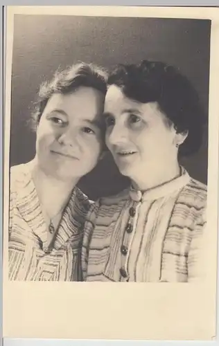 (F21064) Orig. Foto Porträt zweier Damen 1942