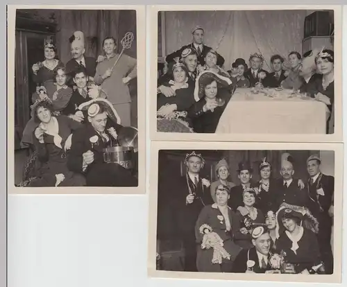 (F20973) 3x Orig. Foto Personen in Verkleidung, Silvesterfeier in der Stube 1933