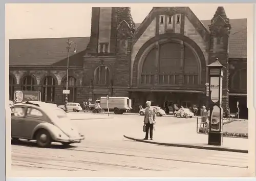 (F20927) Orig. Foto Krefeld, Bahnhof und Vorplatz 1957