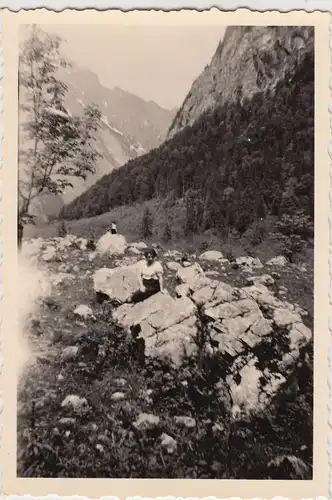 (F20904) Orig. Foto Frau auf Felsstein am Obersee 1956