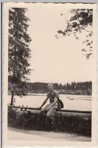 (F20883) Orig. Foto Hintersee, Mann auf Geländer 1956