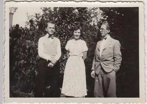 (F20824) Orig. Foto Personen im Freien, Geschwister Hellberg in Celle 1940er