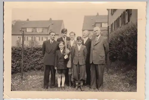 (F20812) Orig. Foto Schwelm, Familie am Wohnhaus, Konfirmationsfeier 1952