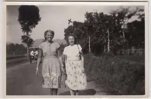 (F20797) Orig. Foto Frauen auf der Straße, Juli 1949