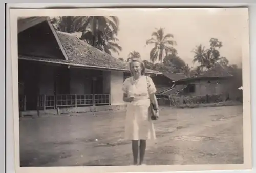 (F20795) Orig. Foto junge Frau in Bandung, Bandoeng 1947