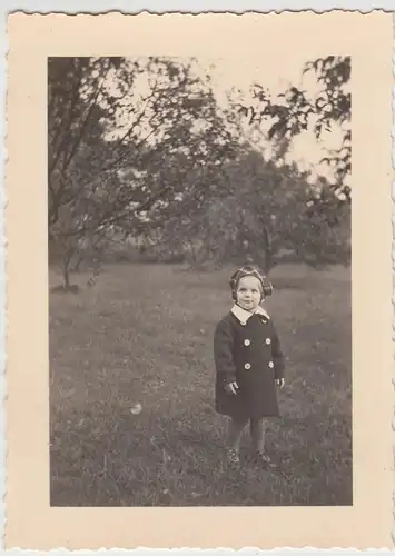 (F20790) Orig. Foto Kind, kleines Mädchen im Freien 1940er