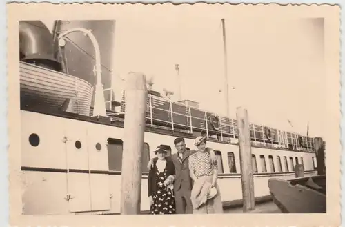 (F20775) Orig. Foto Norderney, Personen am Passagier-Dampfer 1937