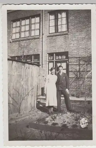 (F20749) Orig. Foto Leiden, Personen im Garten d. Merelstraat 42, 1934