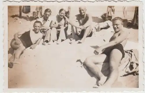 (F20733) Orig. Foto Katwijk aan Zee, Personen am Strand 1933