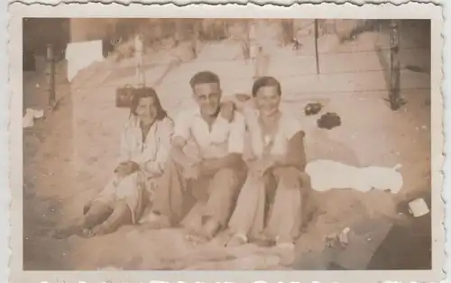 (F20732) Orig. Foto Katwijk aan Zee, Personen am Strand 1933