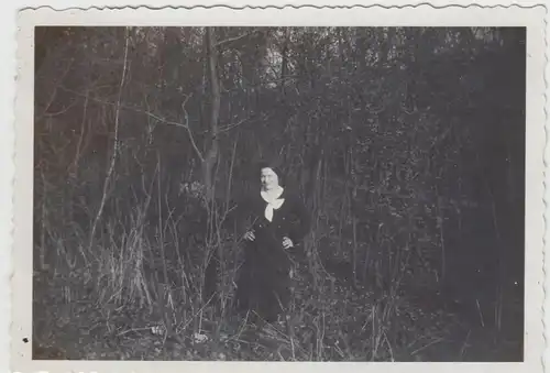 (F20724) Orig. Foto Den Haag, Frau im Haagse Bos 1933