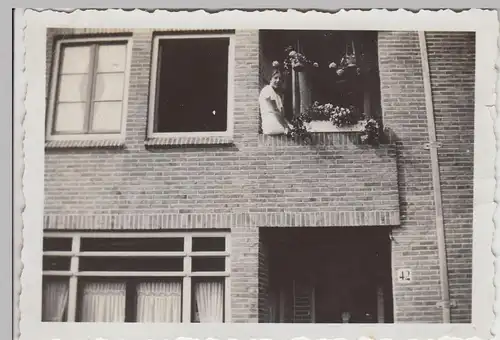 (F20709) Orig. Foto Leiden, junge Frau auf dem Balkon 1932, Merelstraat 42