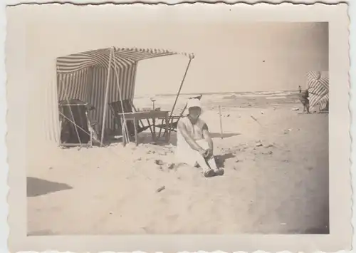 (F20700) Orig. Foto Katwijk aan Zee, junge Frau am Strand 1930