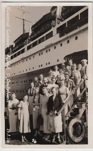 (F20662) Org. Foto Cuxhaven, Schiff Deutschland im Hafen, Mädchen a.Treppe '36