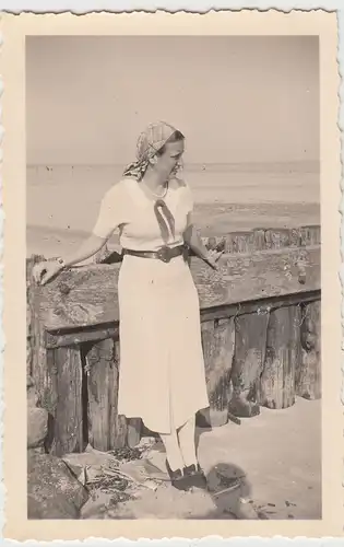 (F20647) Orig. Foto Cuxhaven, junge Frau am Strand 1930er